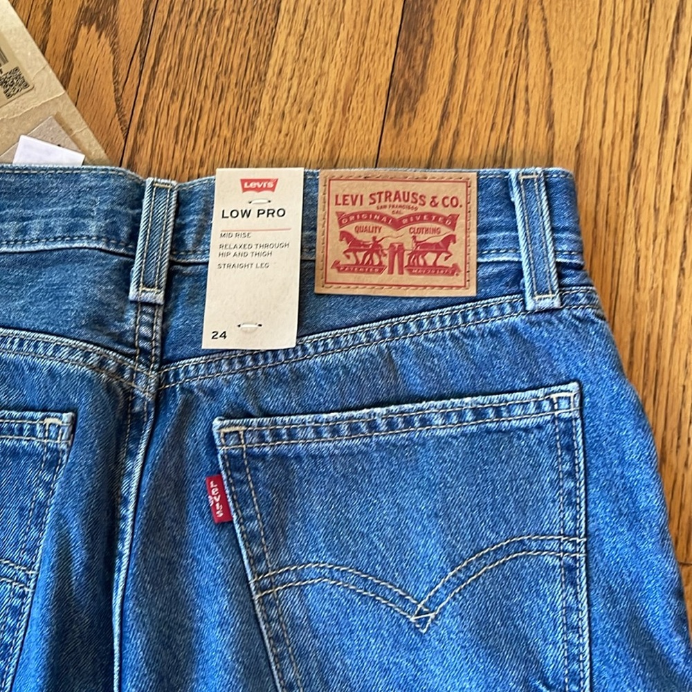 Levi’s NWT Low Pro Straight Leg Mid Rise Sz 24 - Picture 5 of 7